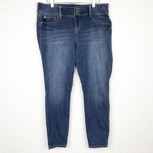 TORRID Medium Blue Wash Skinny Jeans Size 16